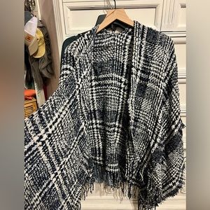 Really cute wrap around scarf. Has a back and two sides to wrap. Blue and white